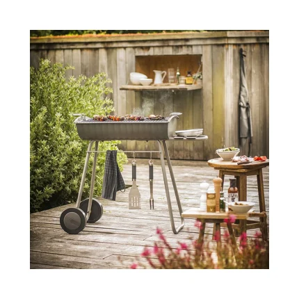 Barbecue en fonte INVICTA sur chariot